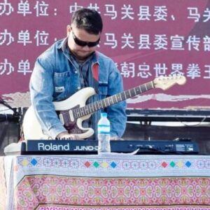 txais ib tug tub kuv qhia keyboard dawb rau